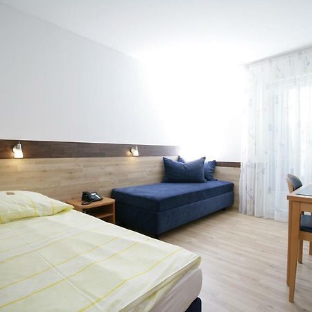 Hotel Am Baronenwald 格平根 外观 照片