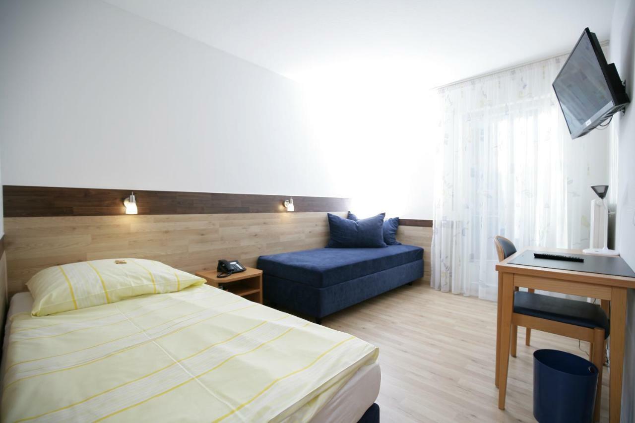 Hotel Am Baronenwald 格平根 外观 照片