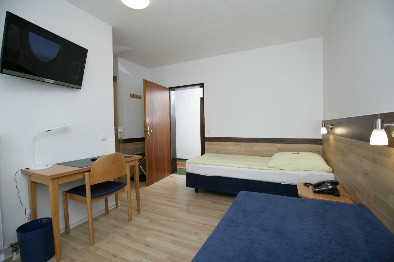 Hotel Am Baronenwald 格平根 外观 照片