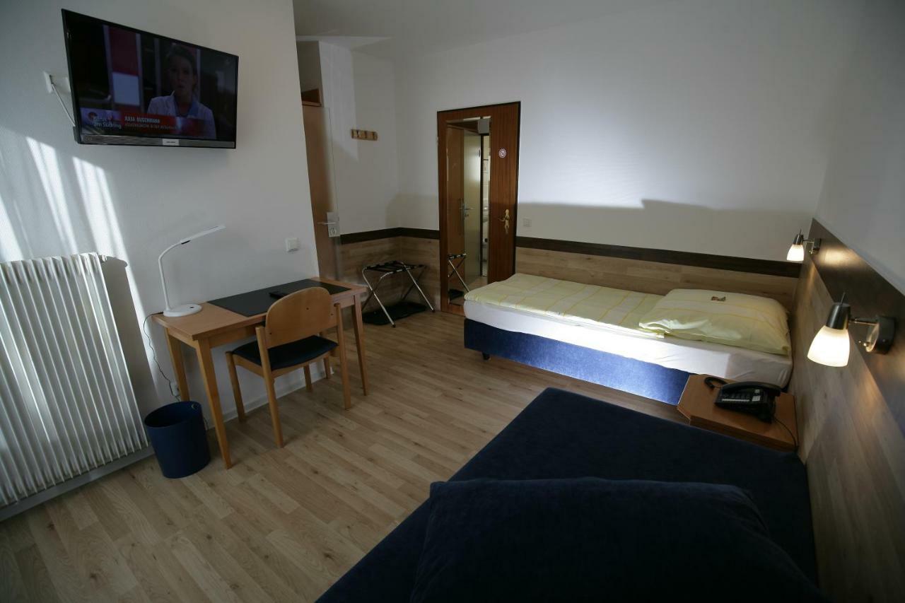 Hotel Am Baronenwald 格平根 外观 照片