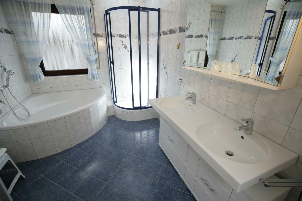 Hotel Am Baronenwald 格平根 外观 照片