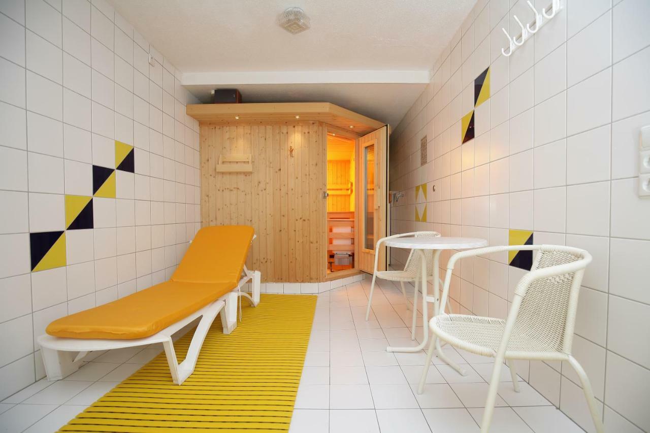 Hotel Am Baronenwald 格平根 外观 照片