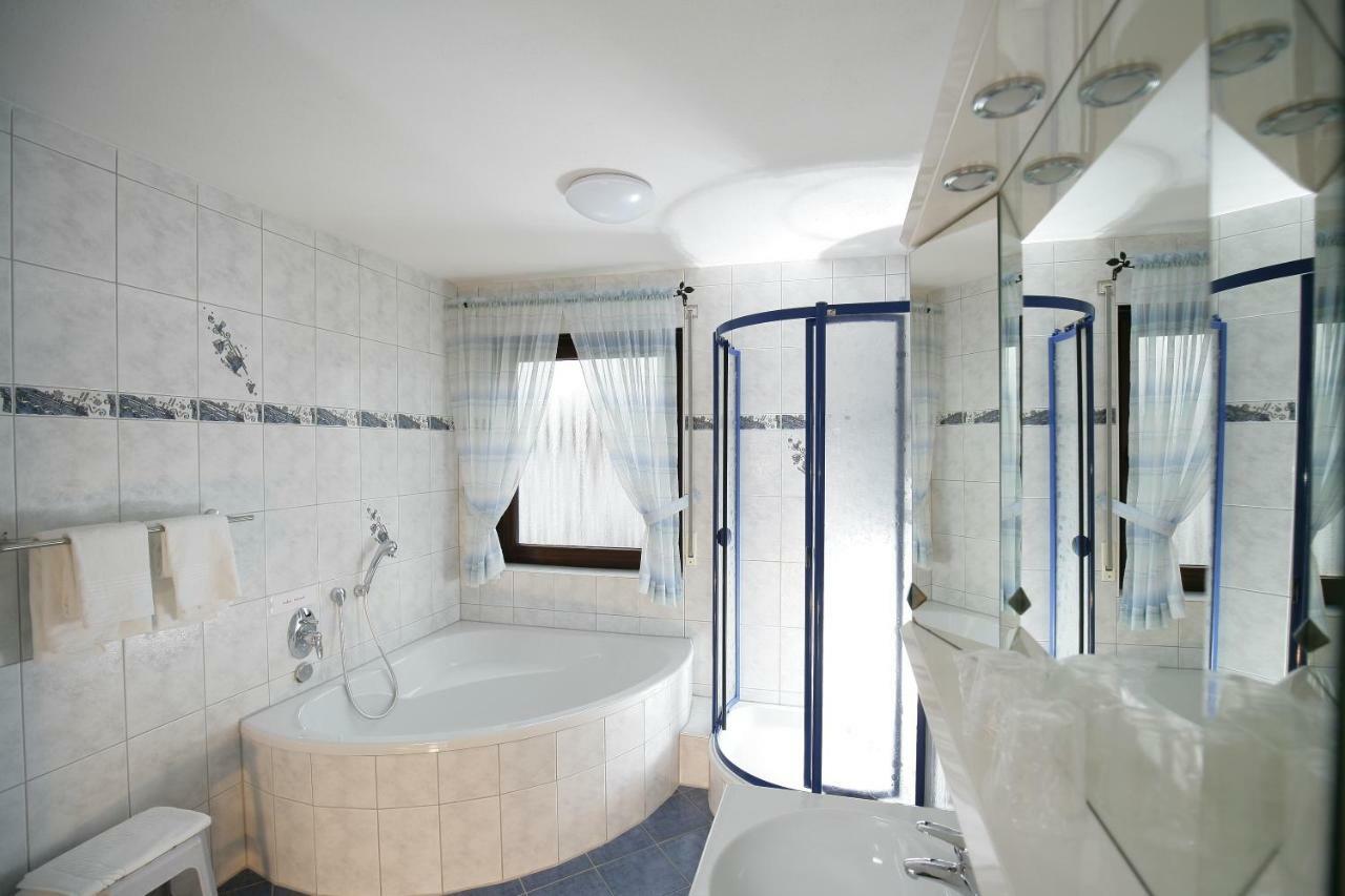 Hotel Am Baronenwald 格平根 外观 照片